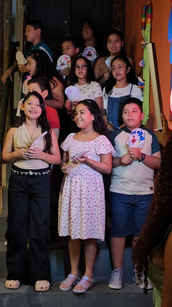 Tardezinha com a Mamma: escola promove momento especial para homenagear mães com apresentações, fotos e saborosa experiência em família